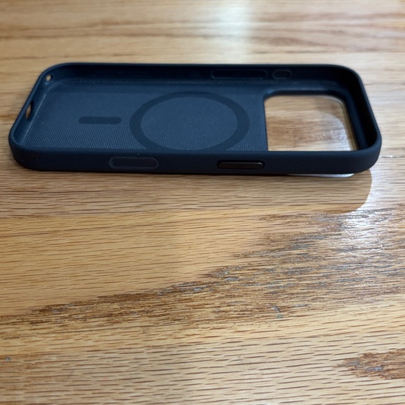 Apple Midnight Black Textured iPhone 17 Pro Case - Picture 4 of 4